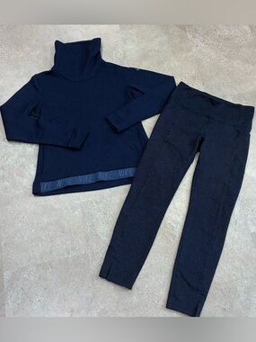 Women’s NIKE/ATHLETA Sweatshirt & Leggings, sz Small